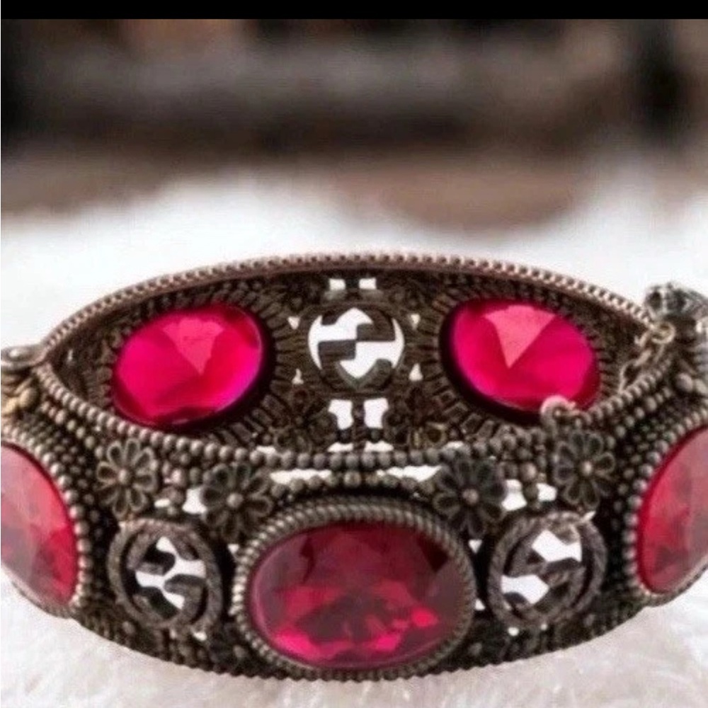 Gucci Iconic Big Cat Sterling Silver Red Gemstone Bracelet - Picture 2 of 6
